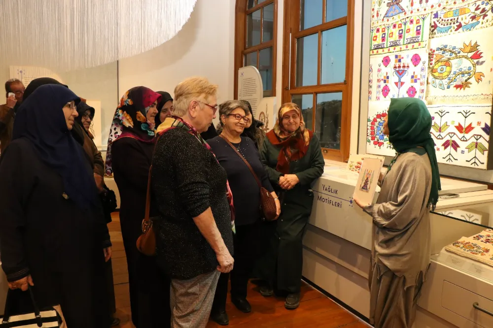 Kocaeli’nin 65 yaş üstü çınarları Yerel Kültür Müzesinde;  Çocukluklarını hatırladılar