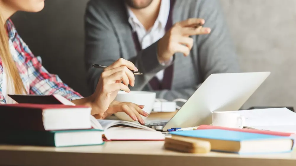 Hipotez Akademi: Tez Yazdırma ve Önsöz Nasıl Yazılır?