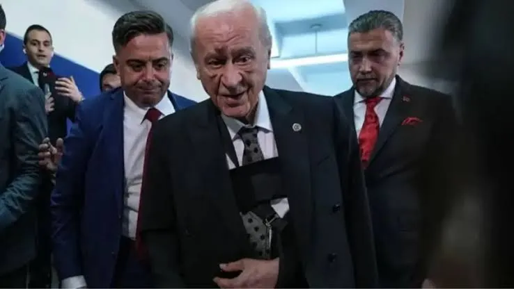 Devlet Bahçeli oy kullandı: Yüzündeki morluklar dikkat çekti!