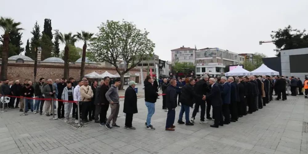Gebzeliler meydanda bayramlaştı