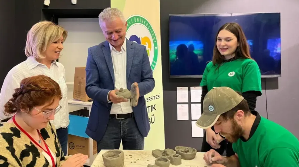 KOÜ, ‘dip çamurunu’ sanat dünyasına aktardı