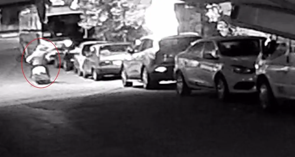 Kocaeli’de motosikletli saldırganların binayı kurşunlama anı kamerada