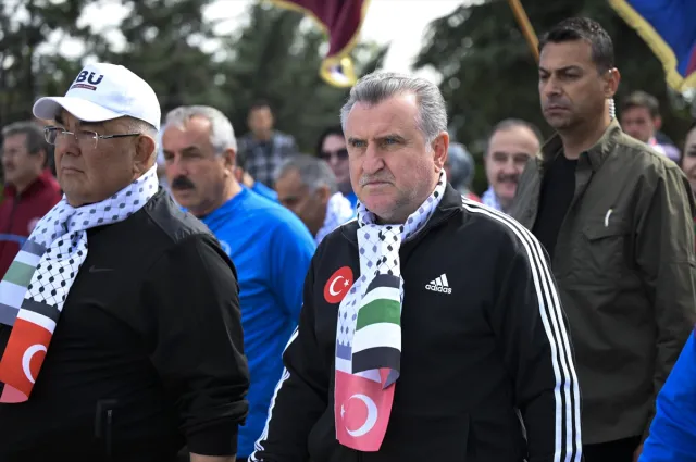 Gençlik ve Spor Bakanı Osman Aşkın Bak, sahnede 