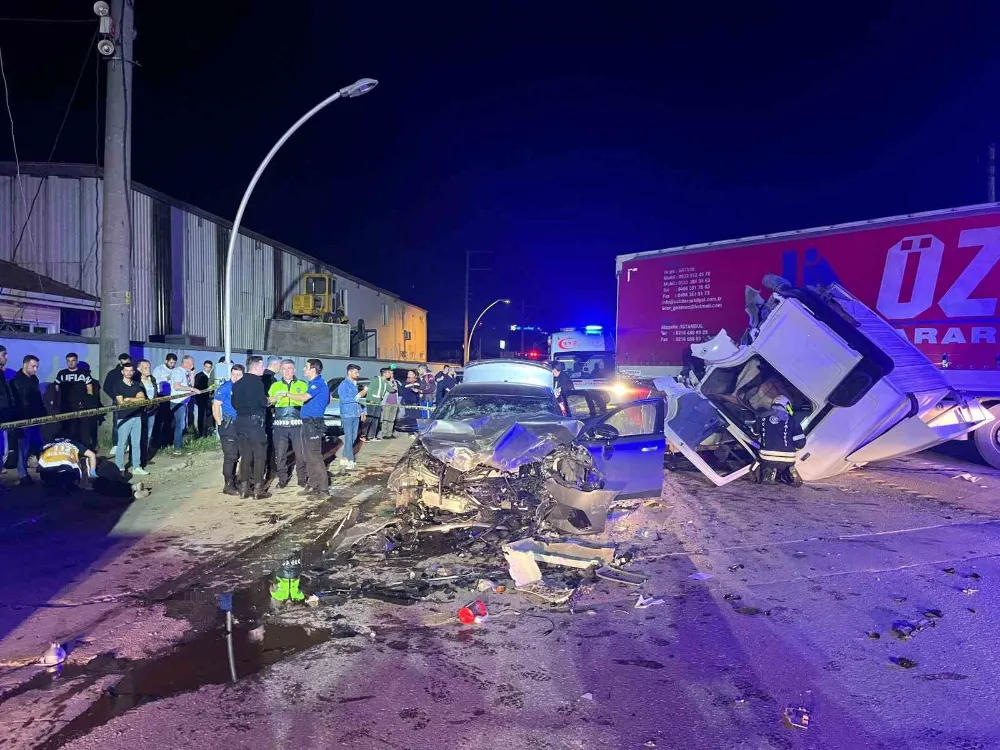 Kocaeli’de otomobil ile tır çarpıştı: 6 yaralı