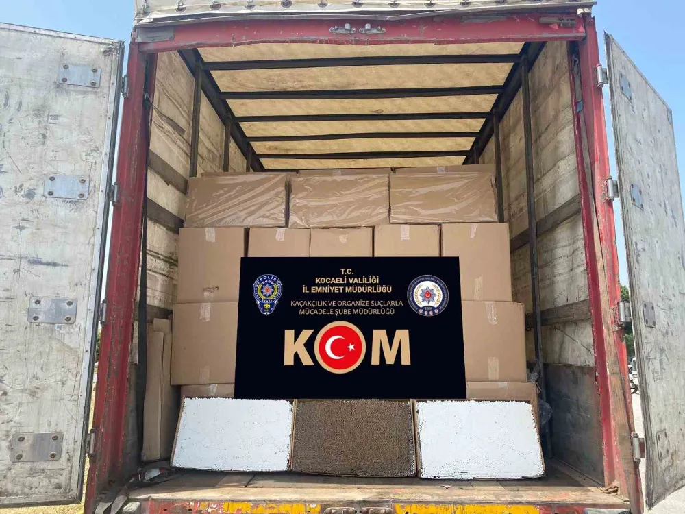 TEM otoyolunda 1 milyon 540 bin içi dolu makaron ele geçirildi