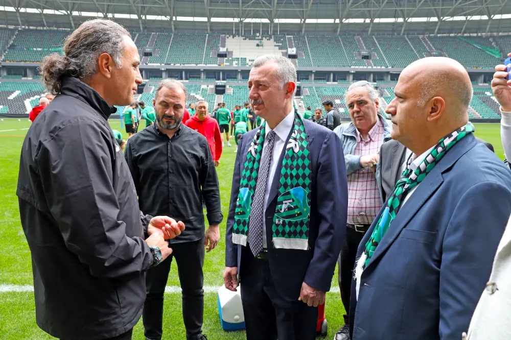 Başkan Büyükakın’dan Kocaelispor’a moral ziyareti