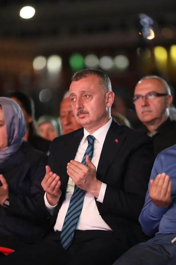 ‘’Bu millet bir gecede karanlığı aydınlığa dönüştürdü’’