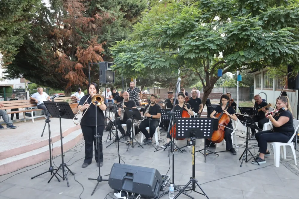 İzmit’te yaz akşamları Türkçe pop konseriyle devam etti