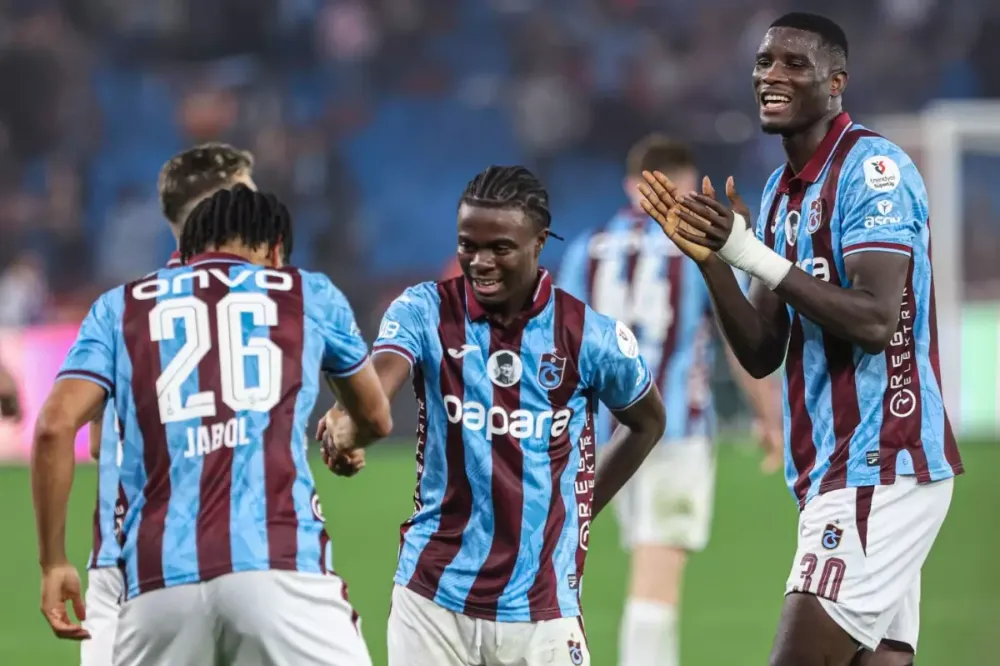 Bordo-mavililer, ligde üst üste dördüncü kez kazandı