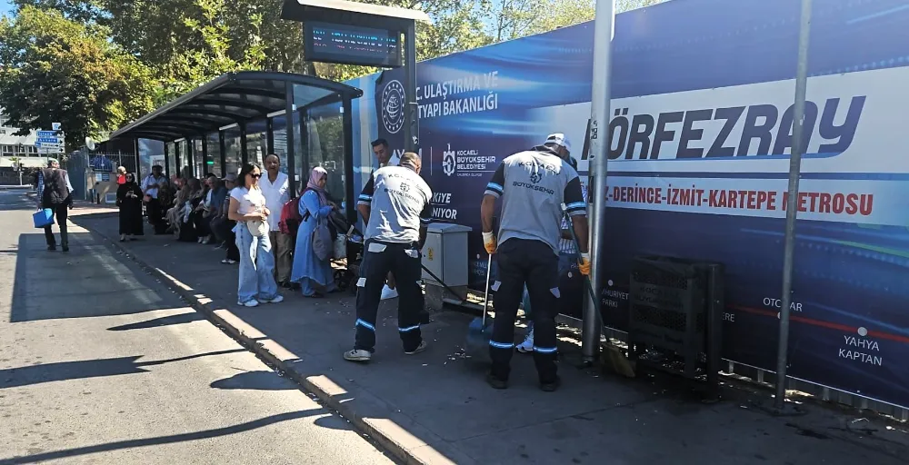 Büyükşehir’le duraklar temiz ve bakımlı