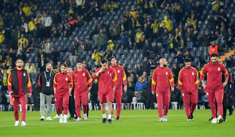 Trendyol Süper Lig: Fenerbahçe: 0 - Galatasaray: 0 (Maç devam ediyor)
