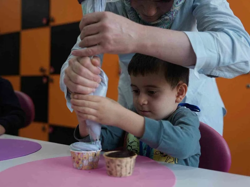 Çocuk üniversitesi minik öğrencileri ağırladı
