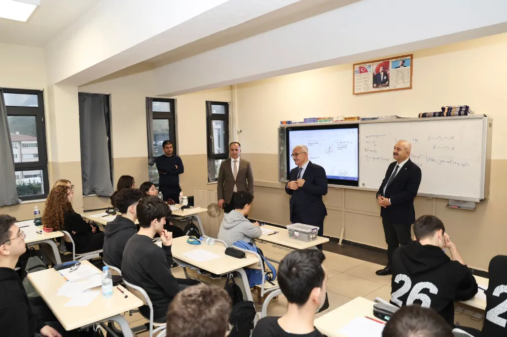 BAŞKAN BÜYÜKGÖZ VE KAYMAKAM ÖZYİĞİT’TEN OKUL ZİYARETİ