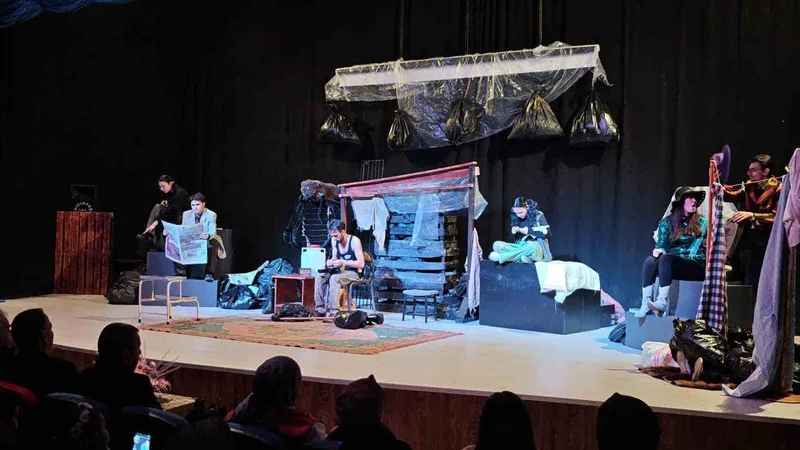 Aşkale’de tiyatro keyfi: 