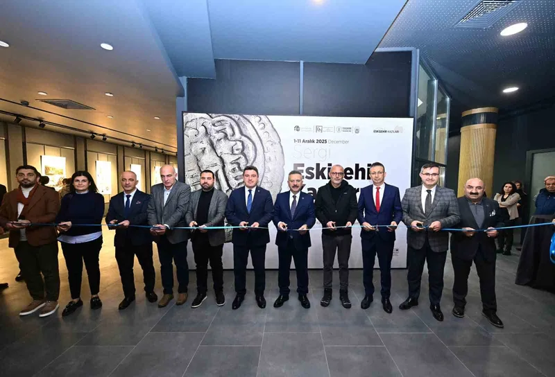 Kazı çalışmalarında ortaya çıkarılan tarihi eserlerin fotoğraflarından oluşan sergi açıldı
