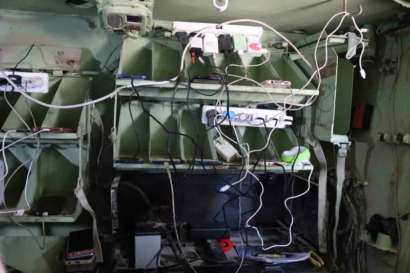 Filistinli genç, İsrail zırhlı aracını şarj istasyonuna çevirdi
