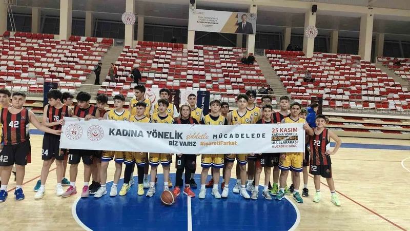 Genç sporculardan kadına şiddetle ilgili anlamlı pankart
