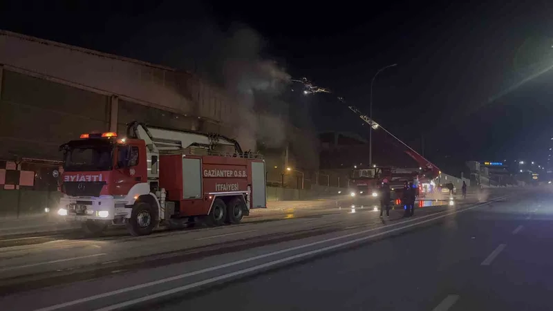 Gaziantep’te ambalaj fabrikasında yangın: 1 işçi dumandan etkilendi
