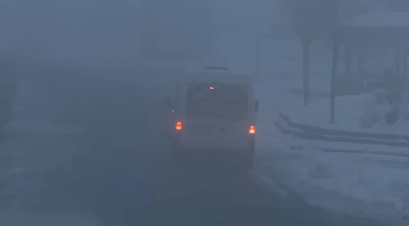 Yüksekova’da göz gözü görmüyor
