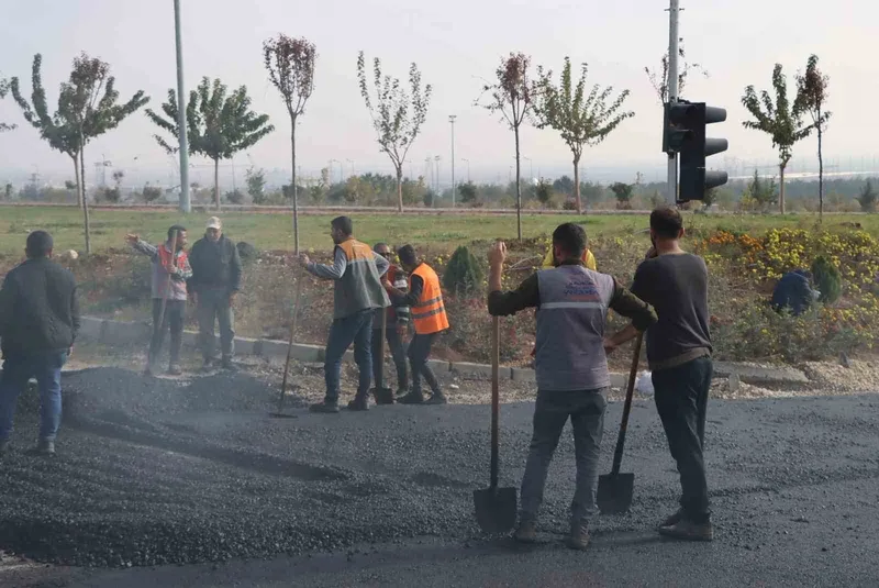 Büyükşehir Belediyesi’nden kent genelinde asfalt çalışması
