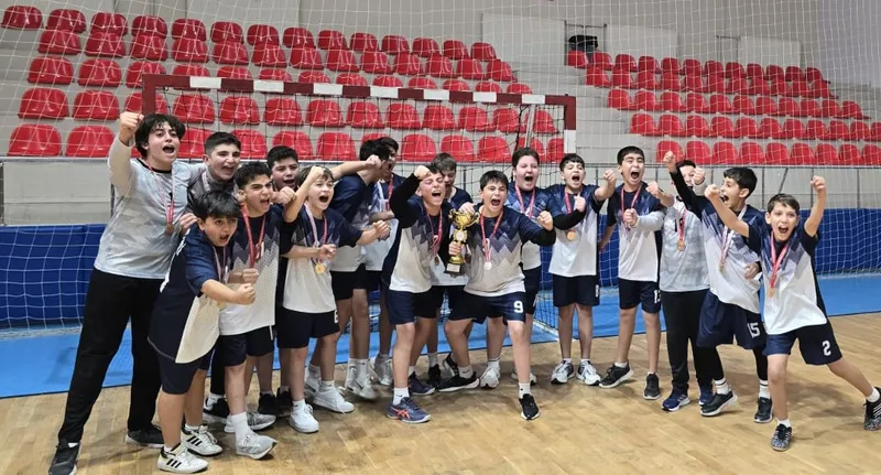 Talas 75. Yıl Mühibe Germirli Ortaokulu’ndan çifte şampiyonluk
