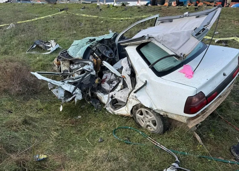 İzmir’de feci kaza: 1 ölü, 1 yaralı
