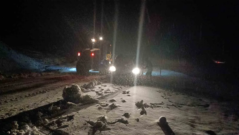 Muş’ta yoğun kar yağışı: Hasköy-Mutki yolu ulaşıma kapandı
