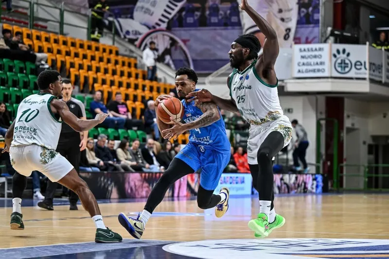 FIBA Europe Cup: Dinamo BDS Sassari: 72 - Aliağa Petkimspor: 76
