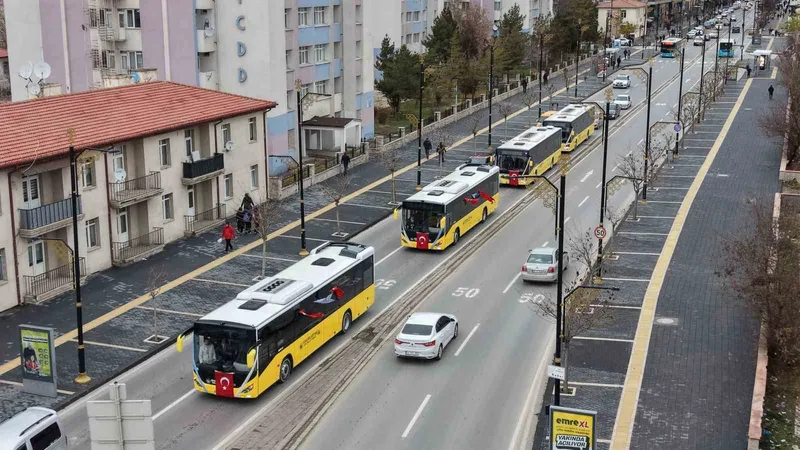 Sivas’ın ulaşım altyapısını güçlendirecek 2 otobüs daha hizmete sunuldu
