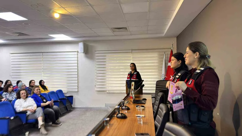 Üniversitelilere jandarmadan 