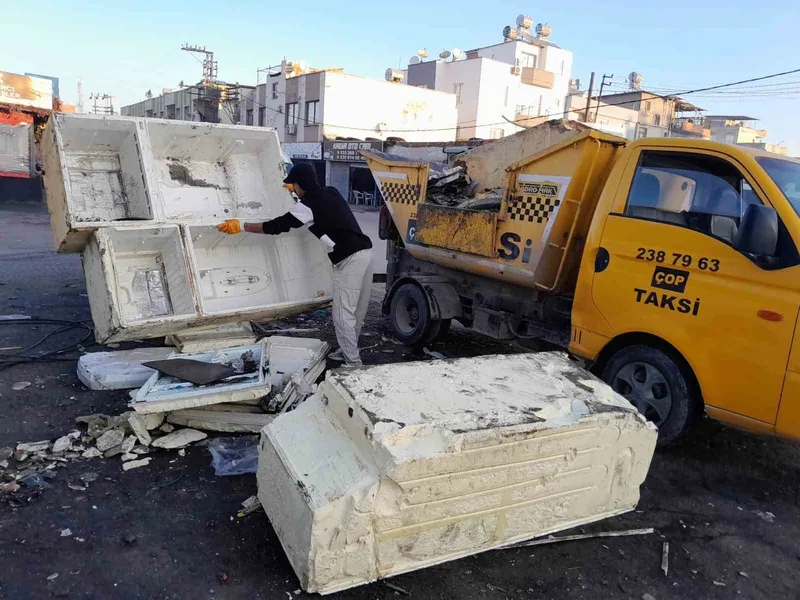 Akdeniz’in sokakları mobilya ve hurda atıklardan arındırılıyor
