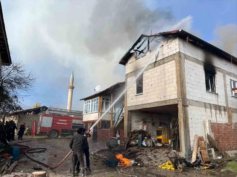 Ahırdaki 6 büyük ve 40 küçükbaş hayvan yangında son anda kurtarıldı
