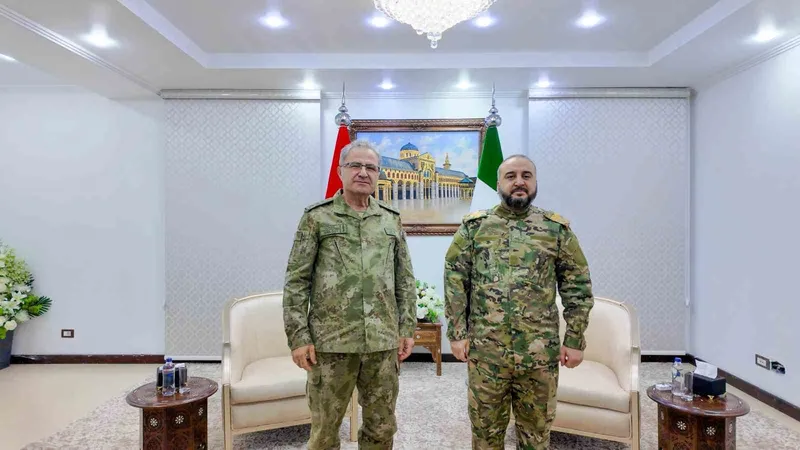 Kara Kuvvetleri Komutanı Tokel, Suriye Savunma Bakanı ve Genelkurmay Başkanı ile görüştü
