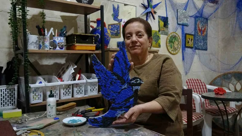 Hobi olarak başladığı mozaik sanatında dünyaya açılmak istiyor

