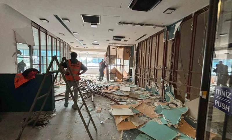 Şişli’de kaçak yapılar tek tek yıkılıyor
