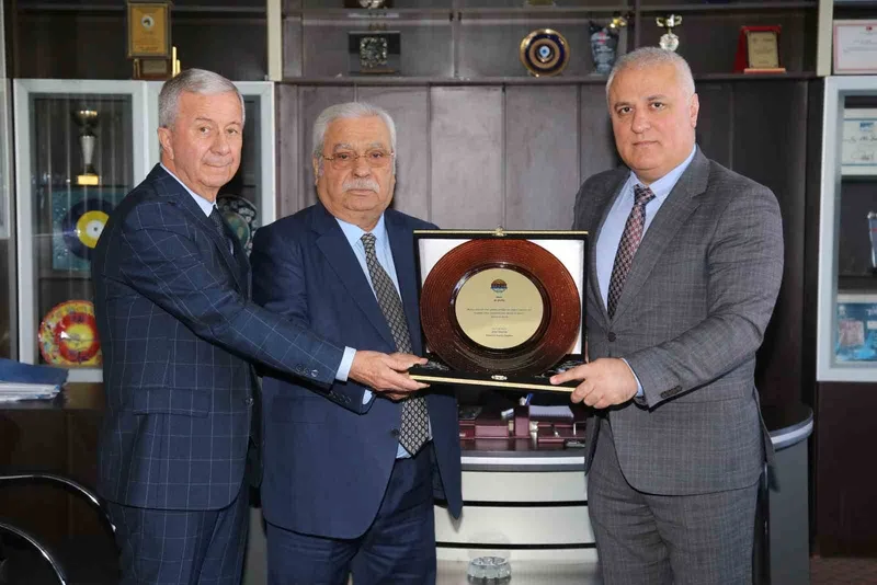 Alanya’nın vergi rekortmenlerine plaket
