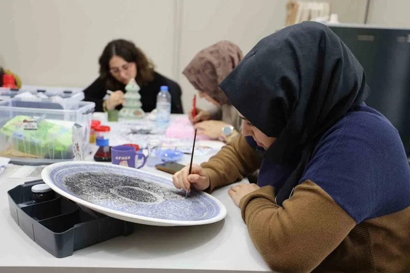 Başiskele’de kadınlar geleneksel sanatları öğreniyor
