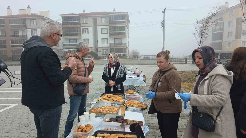 Kütahya Abdülhamid Han Anadolu Lisesi’nden Gazze için Hayır Çarşısı
