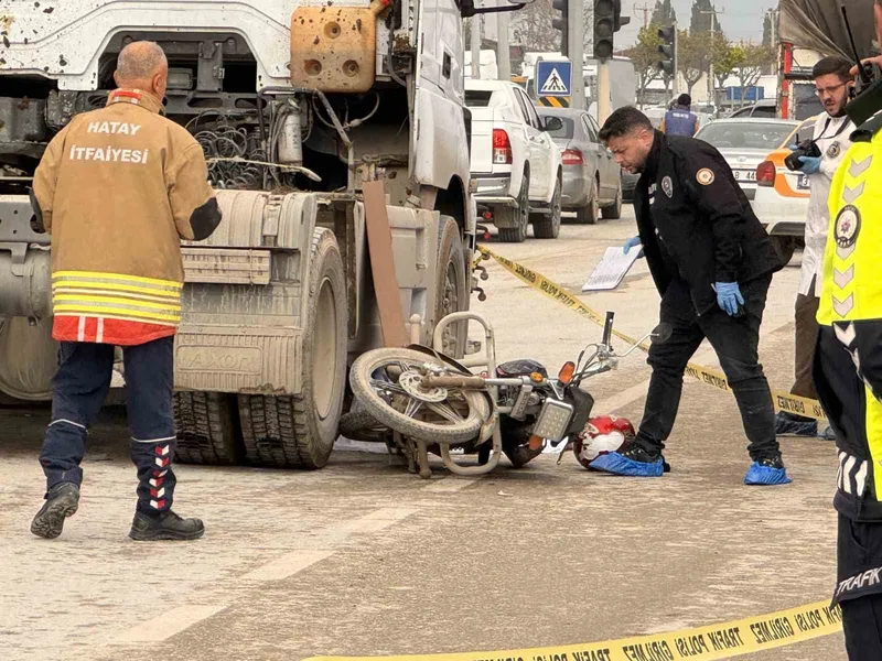 Tır ile çarpışan motosikletteki anne ve 2 aylık bebeği öldü
