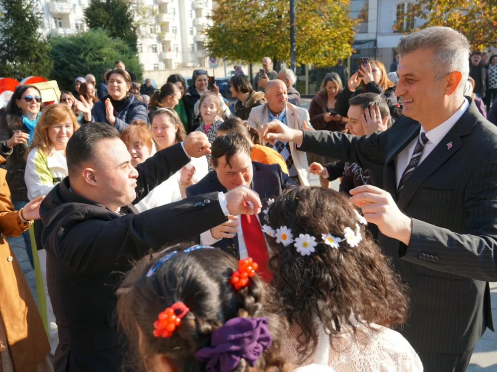 “Her Gün, Bir Ve Beraberiz”