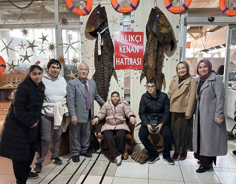 Özel gereksinimli bireyler, Türkiye Deniz Canlıları Müzesi’ni ziyaret etti
