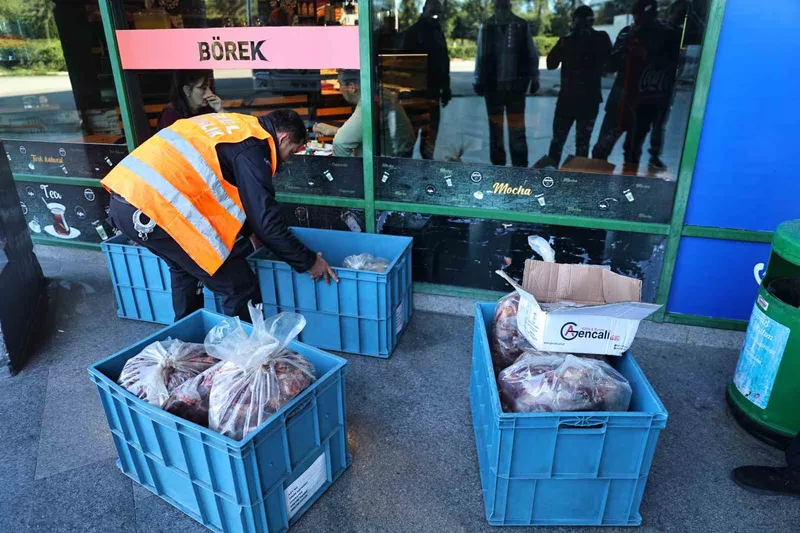 Yolcu otobüsüyle uygunsuz şartlarda taşınan çeyrek ton ete el konuldu
