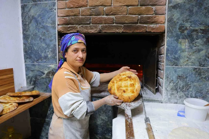 Kahramanmaraş Çardak Mahallesi’nde 170 yıllık ekmek geleneği sürüyor
