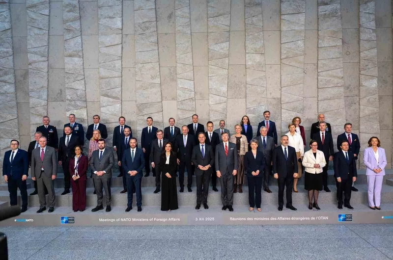Dışişleri Bakanı Fidan, NATO Dışişleri Bakanları ile aile fotoğrafı çektirdi
