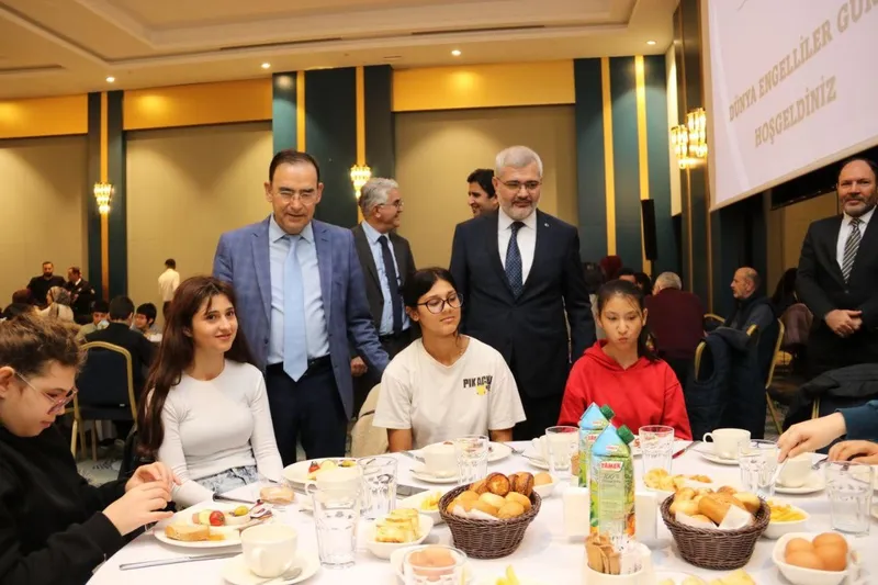 Yalova’da özel eğitim ailesi kahvaltıda buluştu
