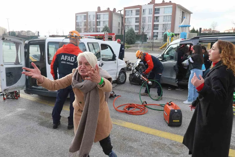 Eskişehir’de toplam 26 personel ve 9 araçla gerçekçi kaza tatbikatı
