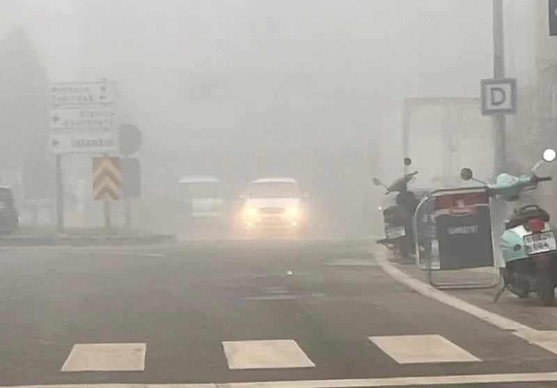 Hayrabolu’da yoğun sis hayatı olumsuz etkiledi
