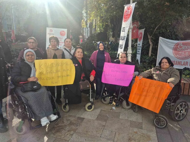 Denizlili vatandaşlar engelli bireylerin yaşadıkları zorlukları ‘1 Dakika Özel İnsan’ etkinliğinde hisseti
