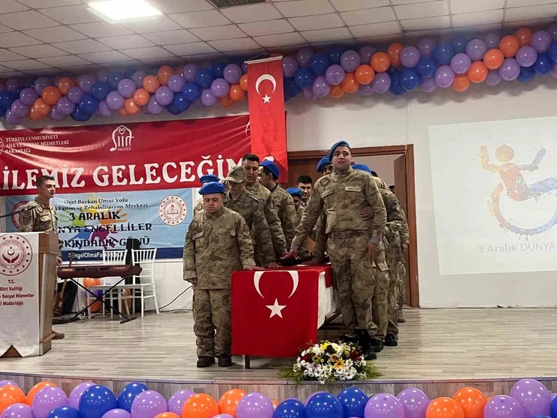 Özel bireyler askeri kamuflaj giyerek yemin törenine katıldı
