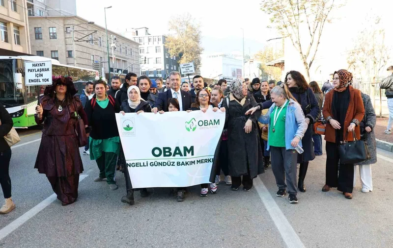Osmangazi’de engelli bireyler farkındalık için yürüdü
